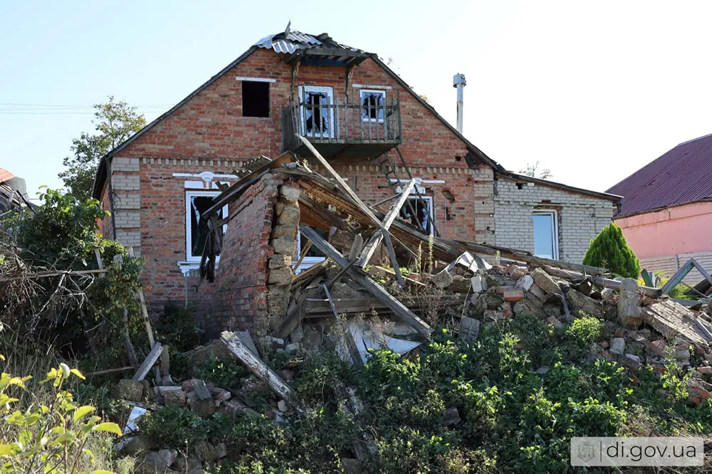 Росіяни вдарили по селищу Дергачівської громади Харківщини (фото)