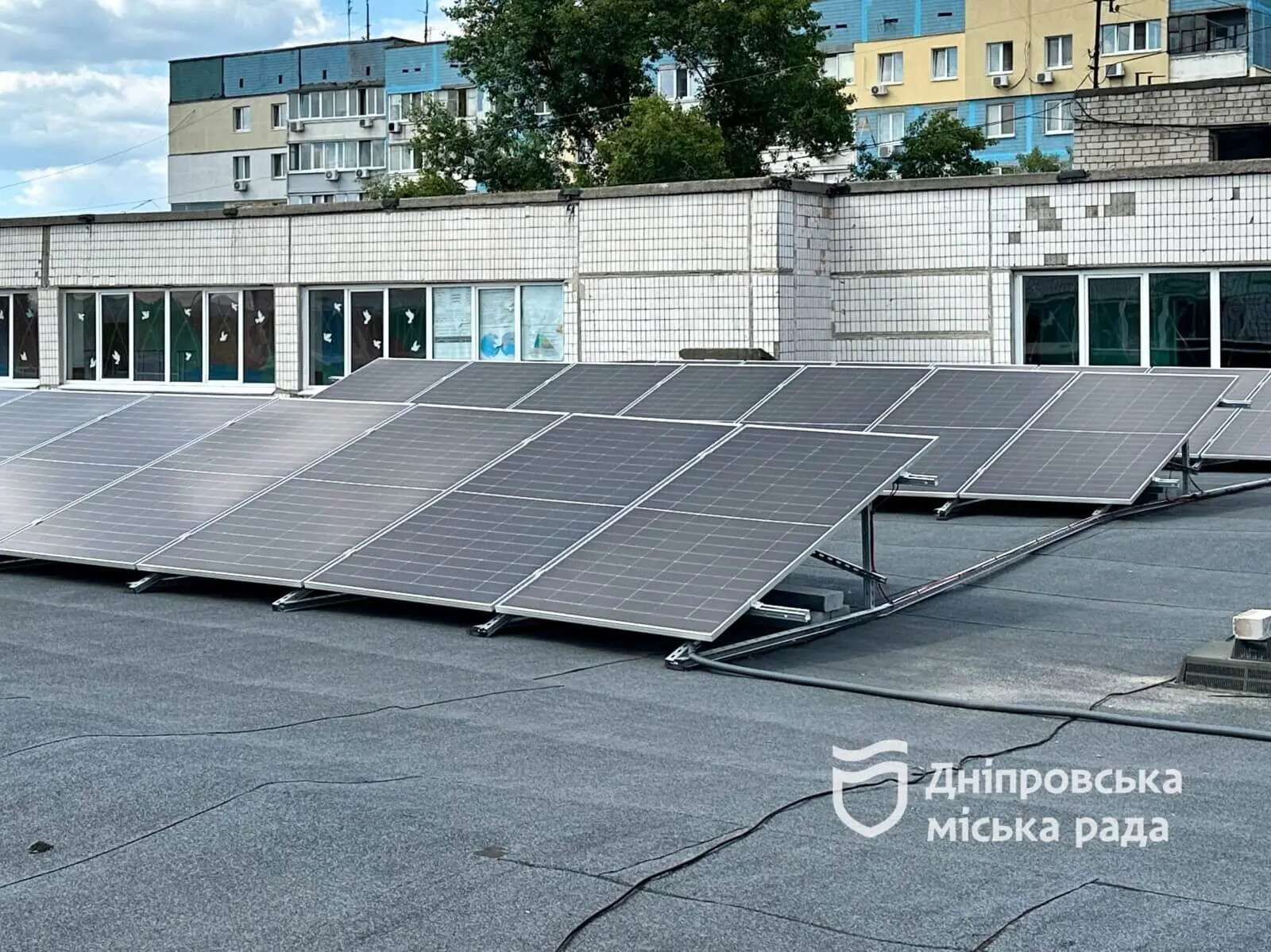 Екологічно, економно, безпечно: у дніпровському ліцею №134 встановили сонячні панелі