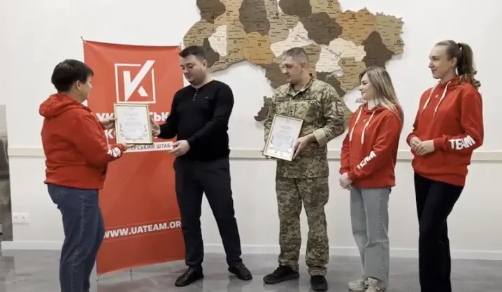 Волонтери «Української команди» привітали захисників і захисниць зі святом