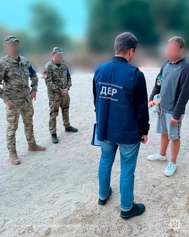 На Житомирщині двоє військових втекли в СЗЧ, викинувши автомати у посадці