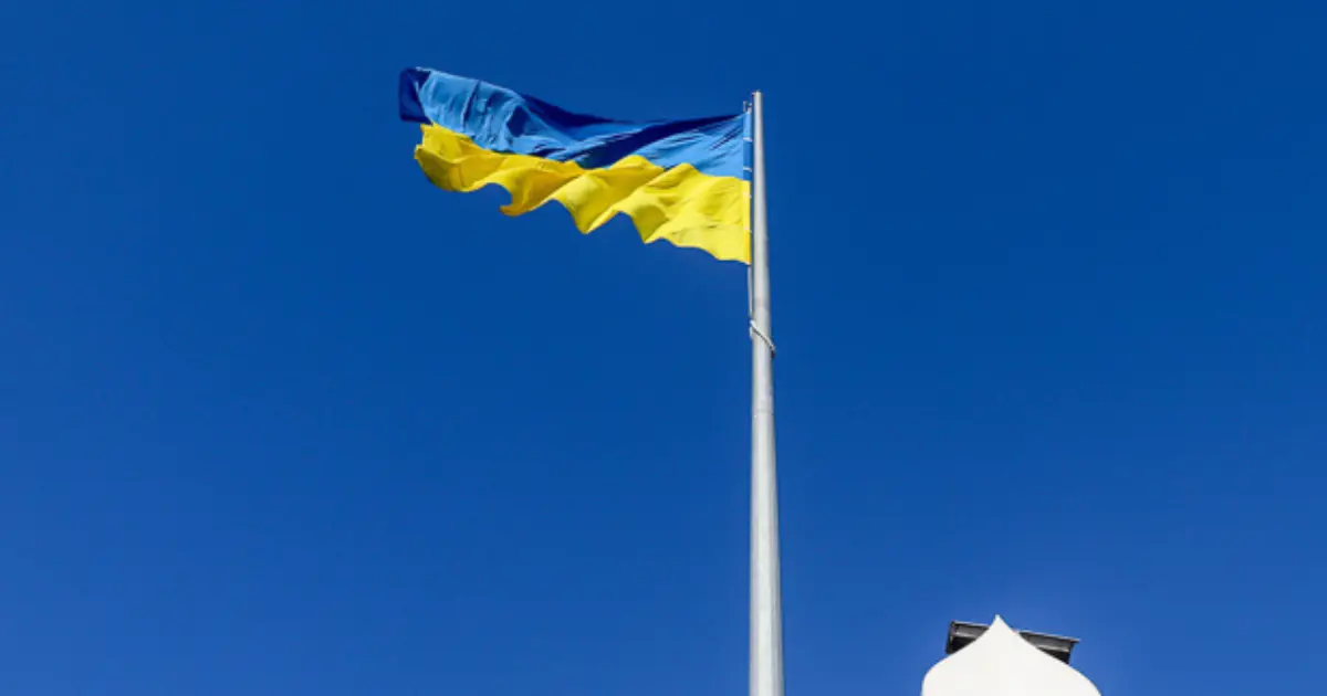 У Вінниці підняли найбільший в області Державний прапор. ФОТО