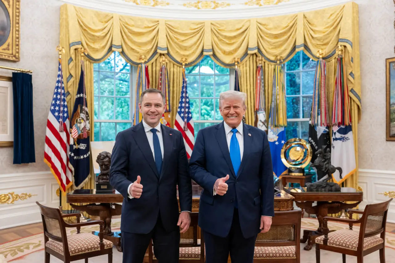 Туск каже, що Трамп попросив Навроцького приєднатися до конференції щодо України