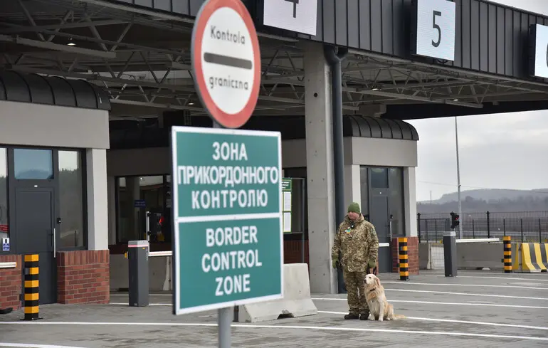 Відкриття кордону під час війни: стратегічна помилка чи перевага?