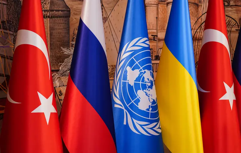 Переговори щодо припинення війни між Росією та Україною за участю