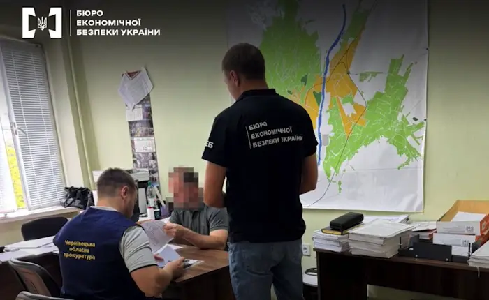 авдав збитків на 5 мільйонів гривень: посадовцю на Буковині повідомили про підозру
