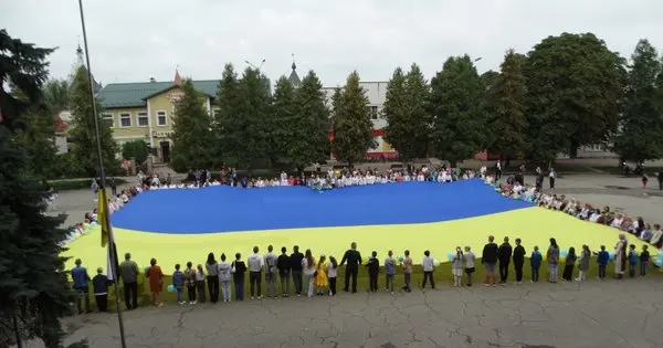 На Хмельниччині під час святкування Дня прапора на жінку впав цивільний дрон