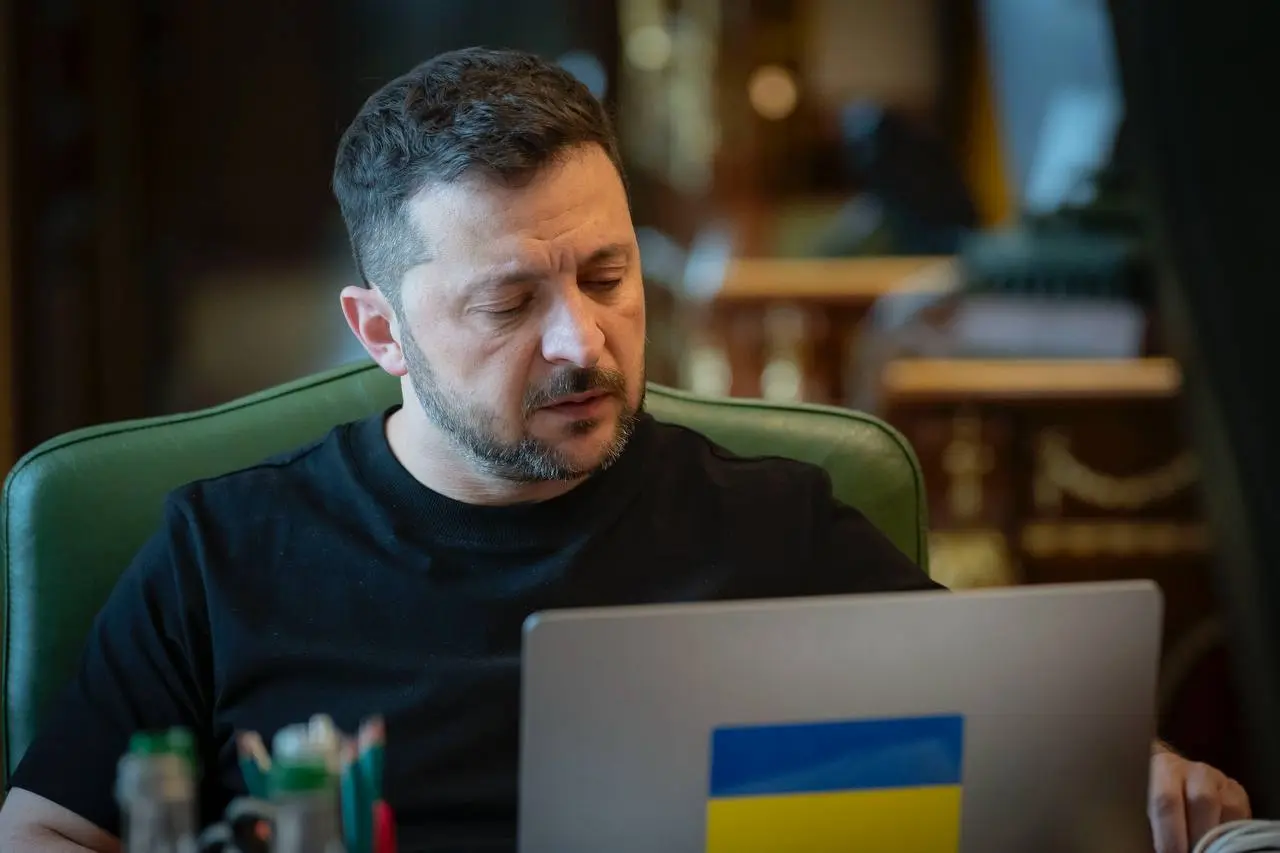 Зеленский подписал указы о синхронизации украинских санкций с тремя пакетами Евросоюза