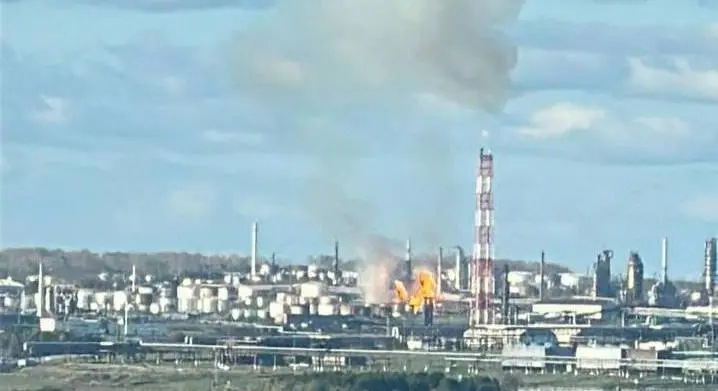 В Уфе случился пожар на нефтеперерабатывающем заводе после атаки дронов – видео