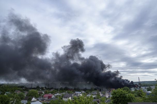 У Харкові росіяни скинули авіабомбу на будівлю медзакладу: є жертви