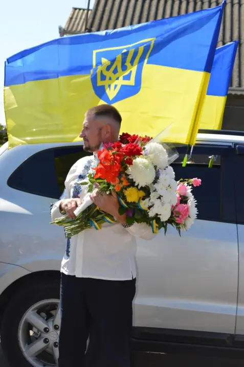 Новоселицька громада зустріла прикордонника Миколу Короля, який повернувся з полону