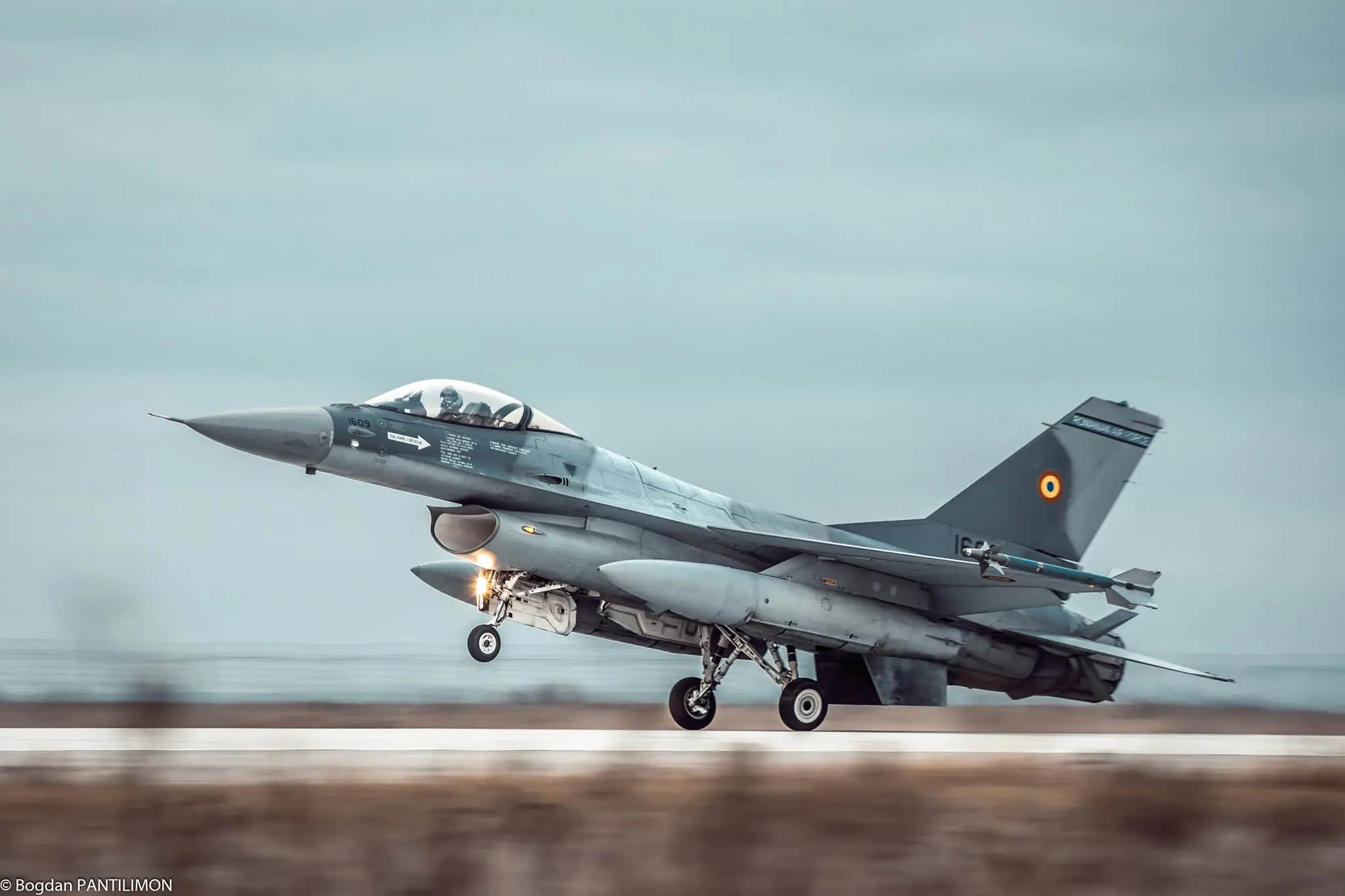 Румунія піднімала в небо F-16 під час масованої атаки РФ на Україну
