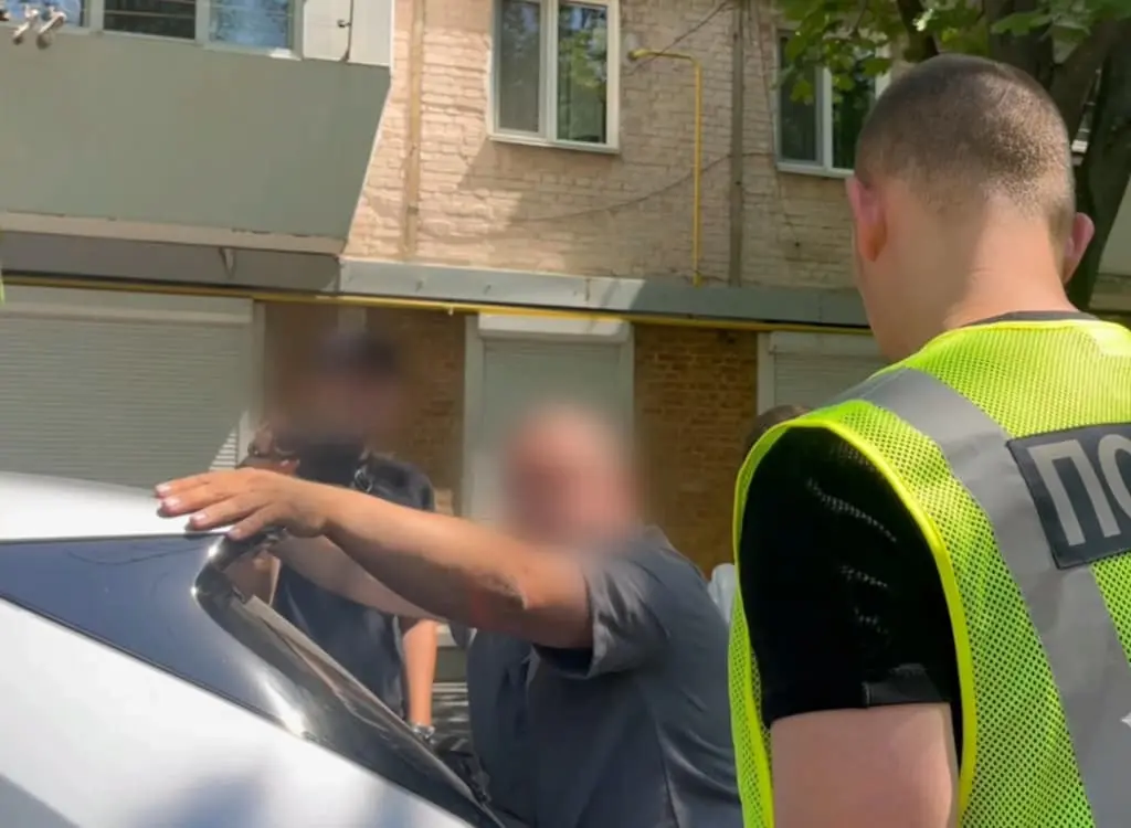Зняття з бази розшуку за гроші: в Одеській області затримали заступника начальника ТЦК