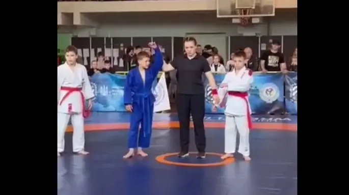 Чоловічий вчинок: на чемпіонаті України з грепплінгу хлопчик здався, адже опонент не міг боротися через травму