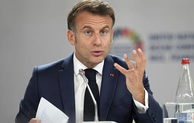 Макрон наголосив на важливості обговорення України з Україною