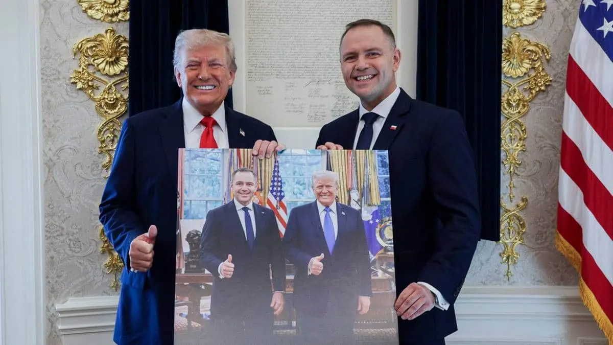 Навроцький похвалився подарунком від Трампа