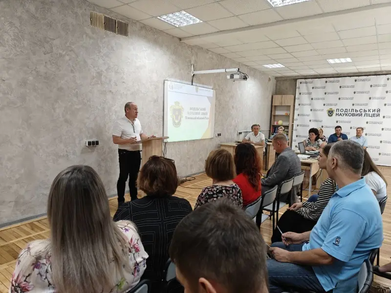 У Подільському науковому ліцеї провели засідання педагогічної ради