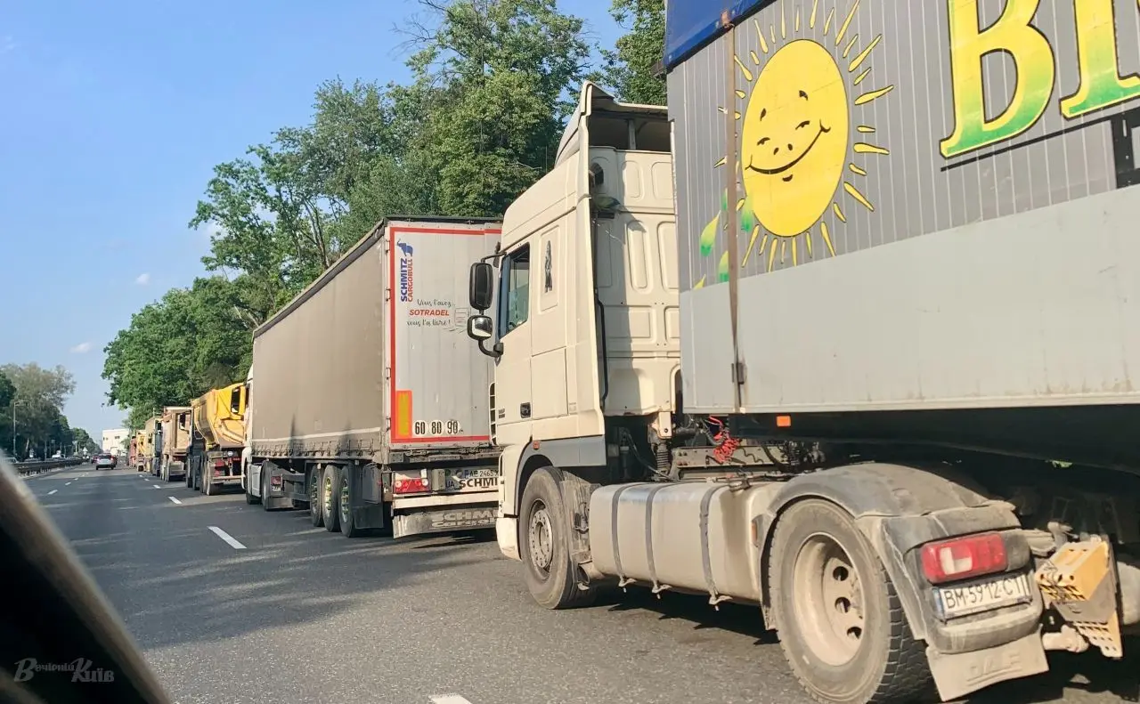 У Києві із 25 до 28 липня через спеку обмежуватимуть рух вантажівок