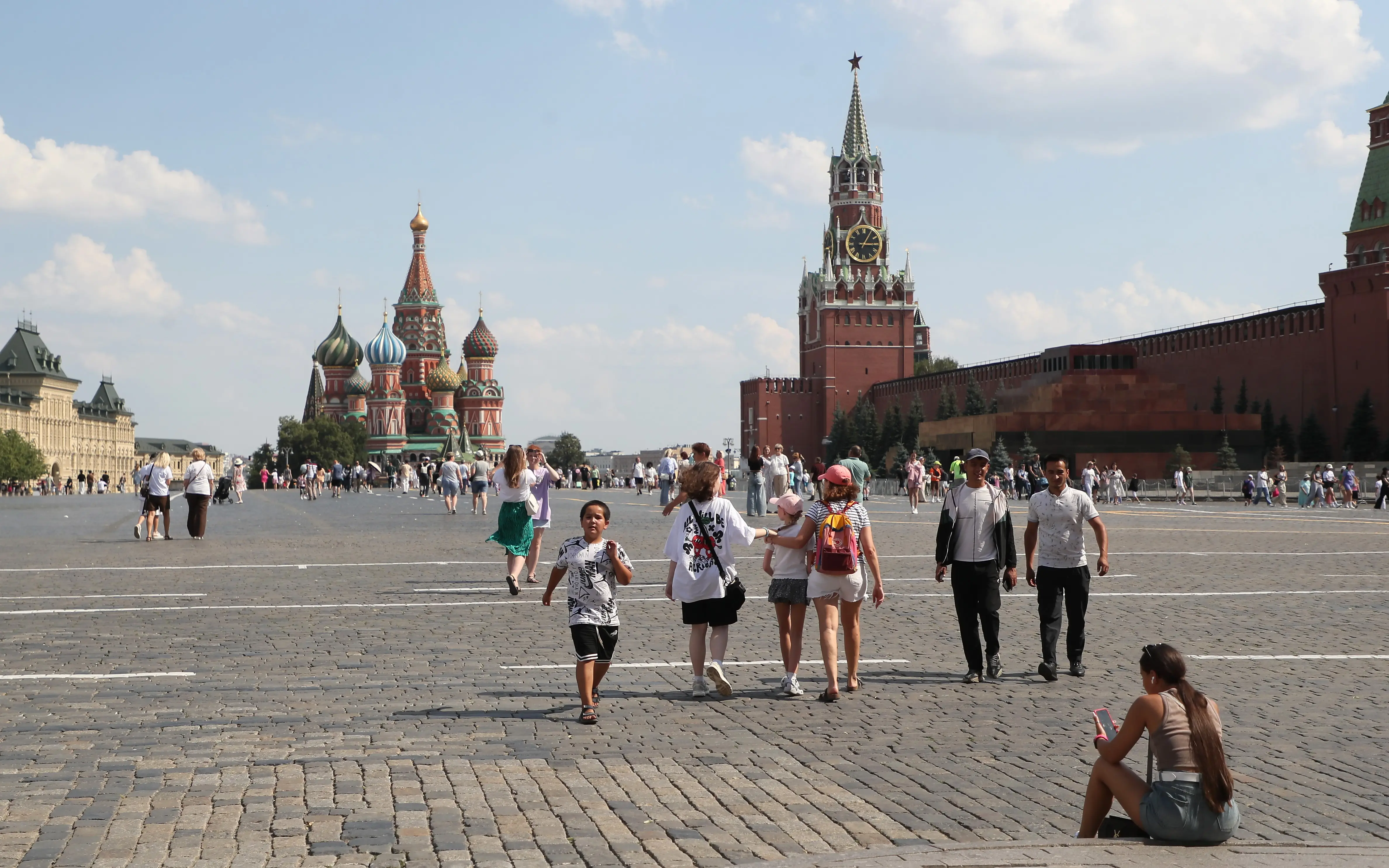 Российские компании переходят на четырехдневную рабочую неделю из-за