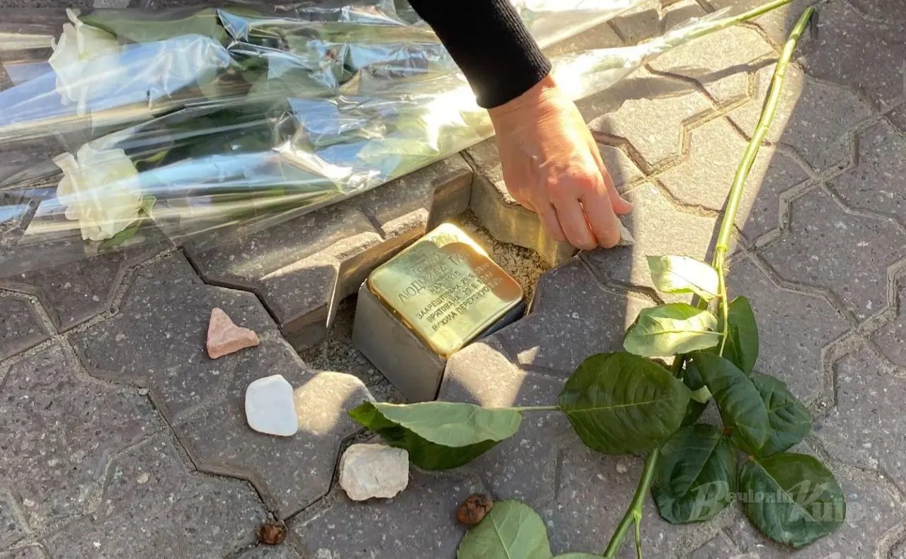У столиці біля бібліотеки для дітей відкриють ще один камінь спотикання