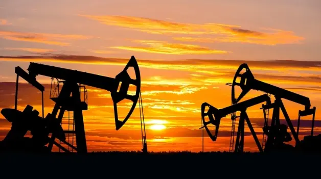 Росії доведеться скоротити видобуток нафти через атаки дронів – Reuters