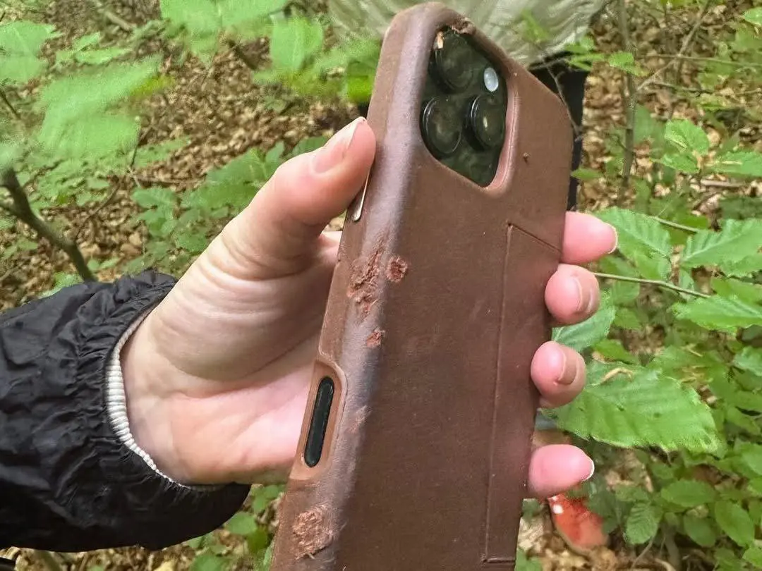 iPhone 16 Pro випав з літака і «вижив»