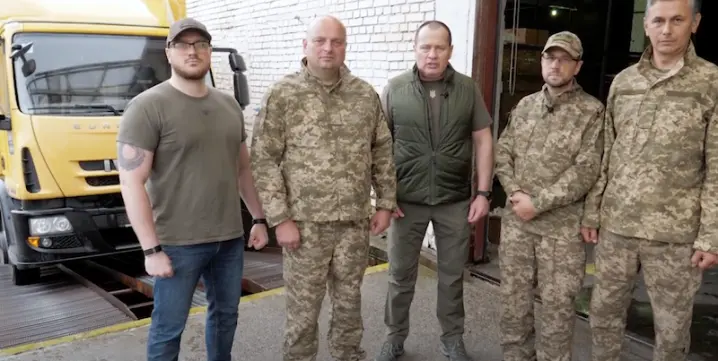Волонтери «Української команди» передали чергову вантажівку бійцям стрілецького батальйону 67 бригади