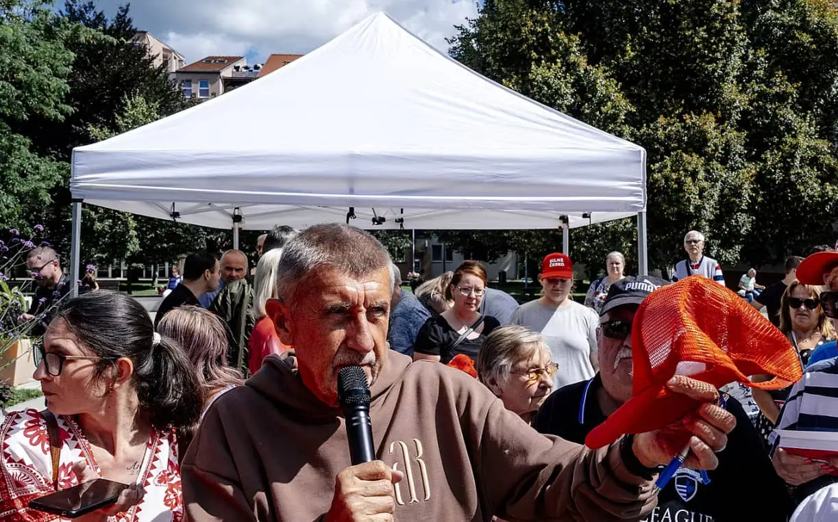 Експрем'єр Чехії після нападу скасував передвиборчі заходи на наступний день