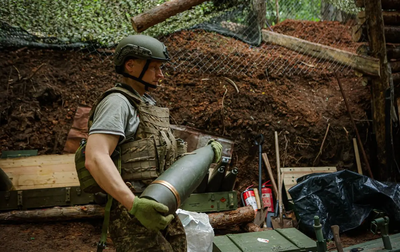 РФ скинула понад 150 КАБів, найбільше штурмів - біля Покровська: карти боїв