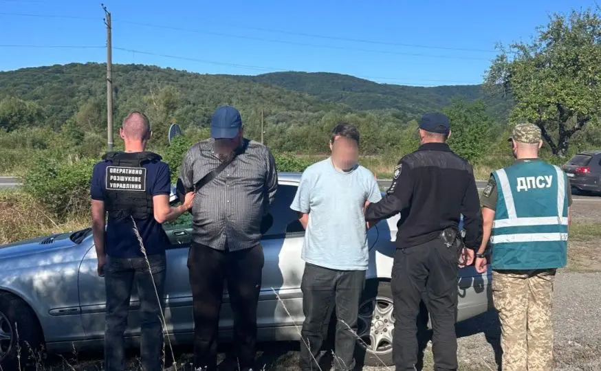 Священник сховав чоловіка під рясою, щоб провезти через кордон