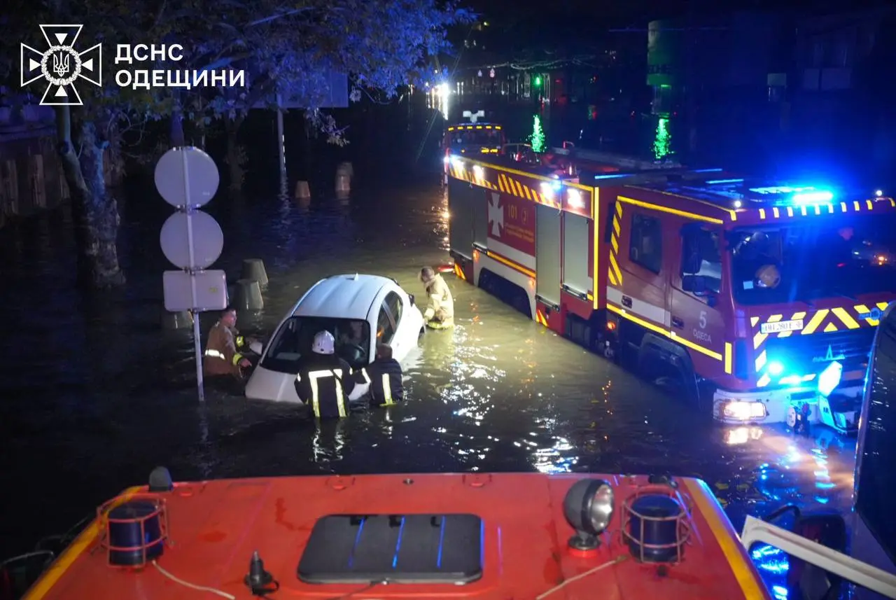 В Одессе из-за сильного ливня погибли девять человек, среди них ребенок