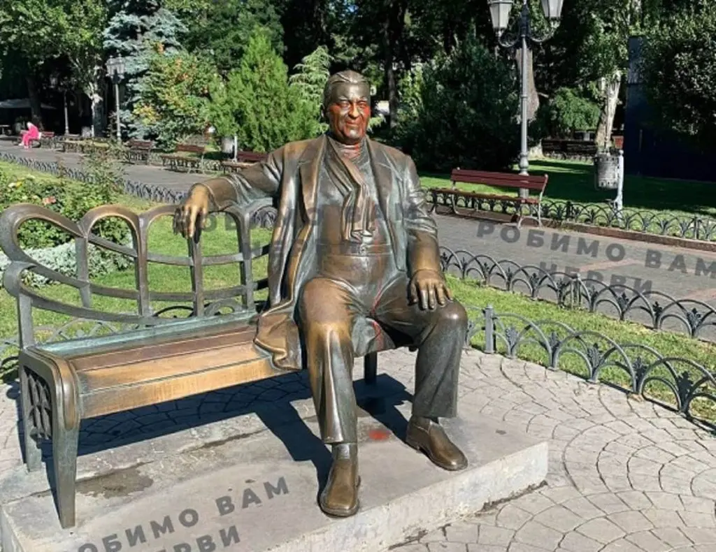 В Одесі забруднили пам'ятник Леоніду Утьосову