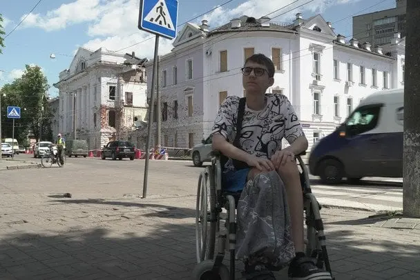 "Секунда і я вже лежу": 13-річний Іван пережив 8 операцій після удару РФ по Сумах