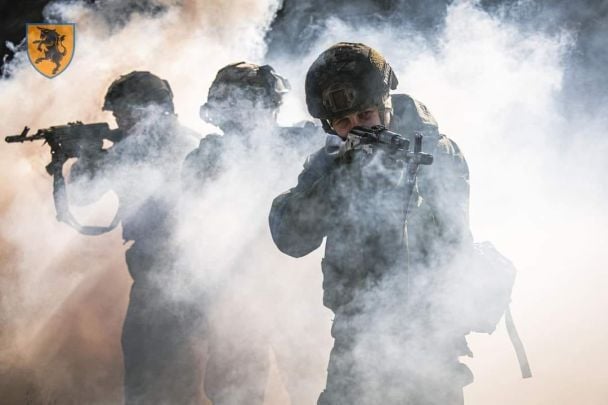 Гірка правда в тому, що Україні було б краще обміняти землю на мир — The Telegraph