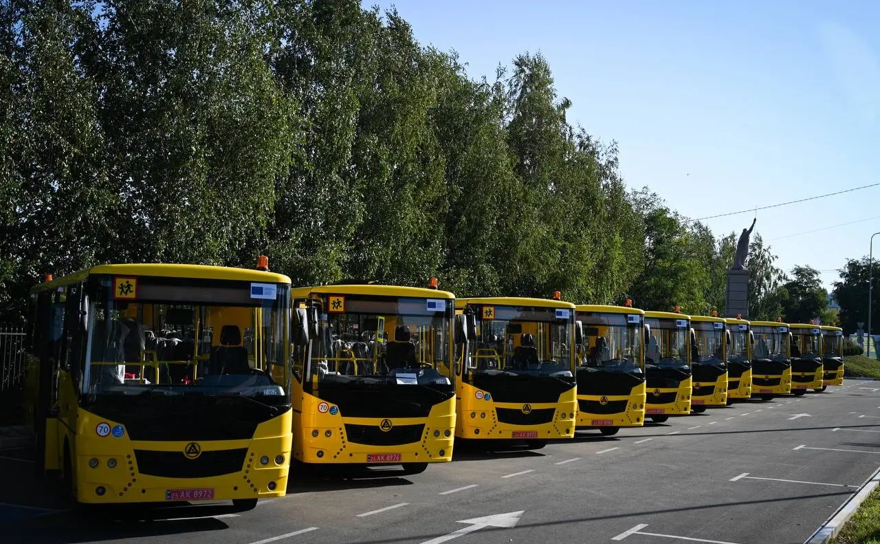 На Київщині ще 10 громад отримали нові шкільні автобуси