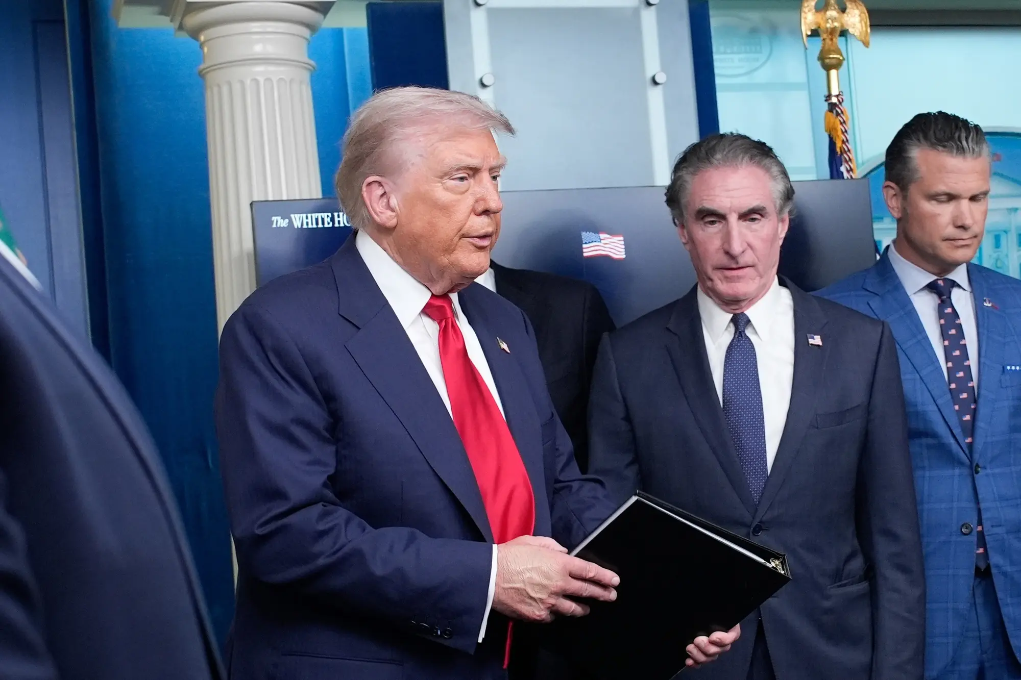 Трамп заявил, что позвонит Зеленскому и европейцам, если саммит на Аляске будет успешным