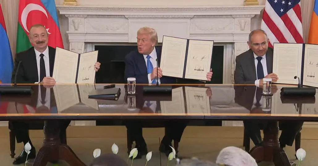 Азербайджан і Вірменія підписали мирну декларацію за участі Трампа