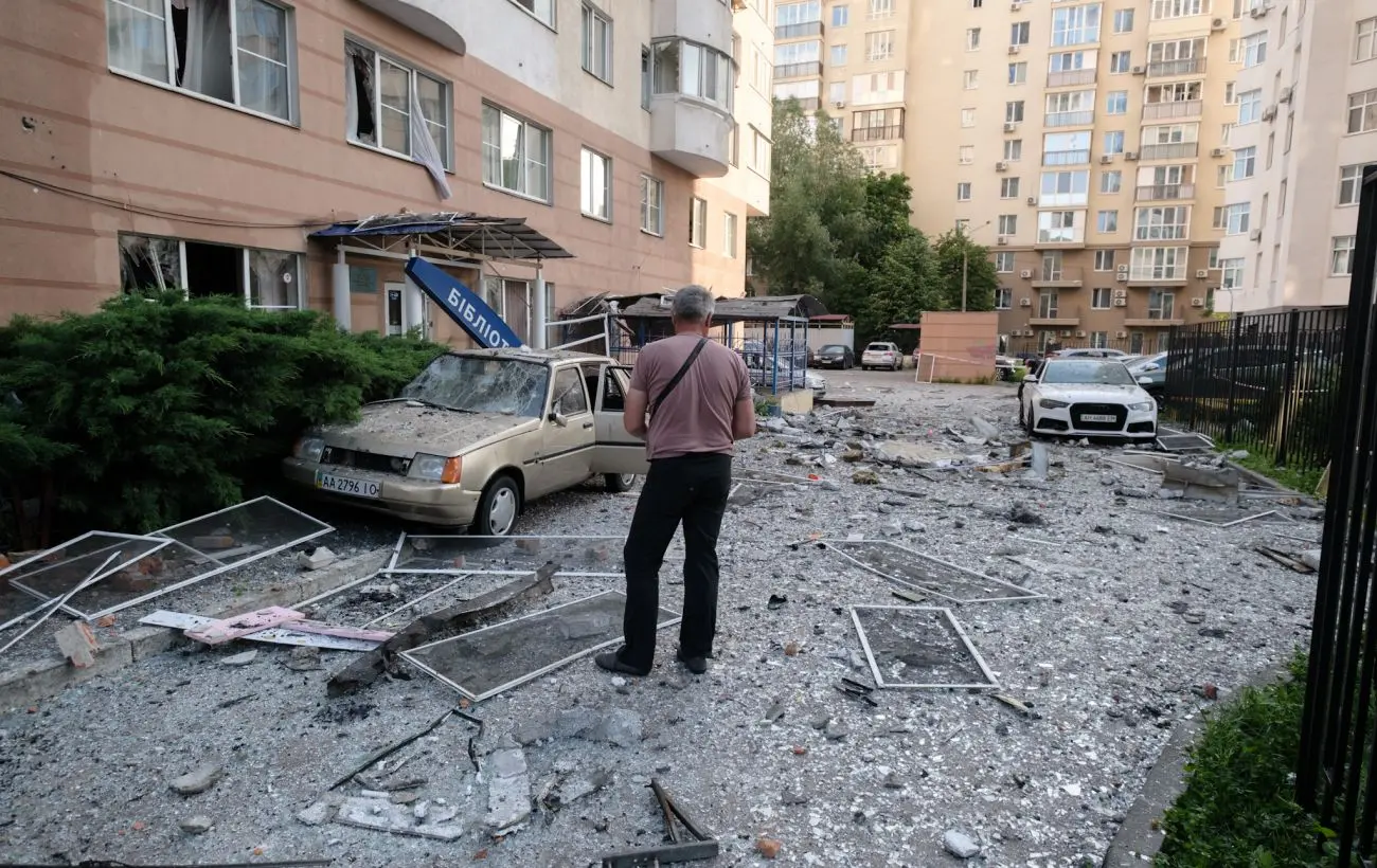 Загиблі, руйнування в 6 районах та проблеми з метро: все про наслідки атаки РФ на Київ