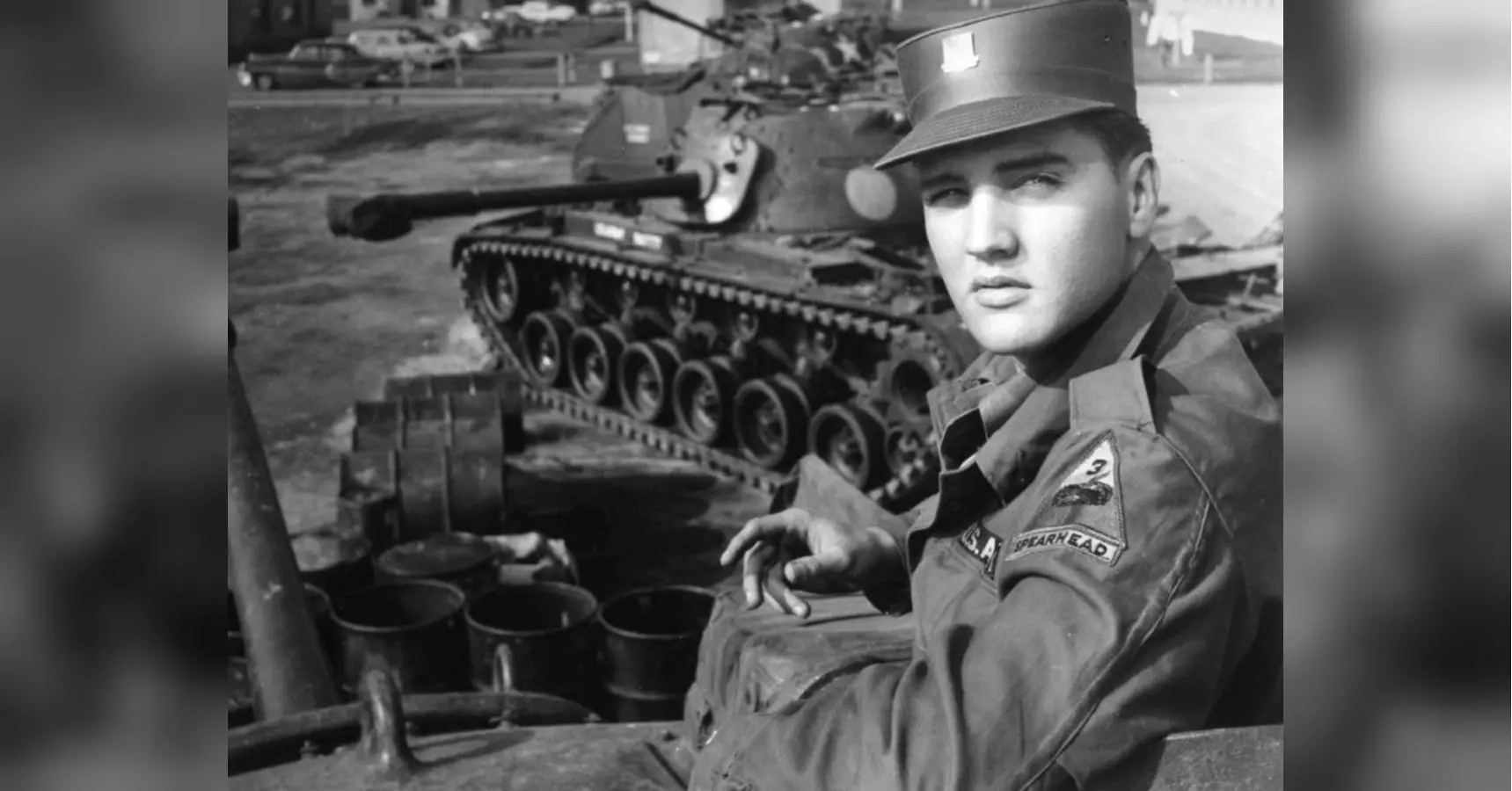 «Армія зробить з тебе чоловіка, синку!»: як американський король рок-н-ролу Елвіс Преслі опинився на службі в танковій дивізії США в Західній Німеччині