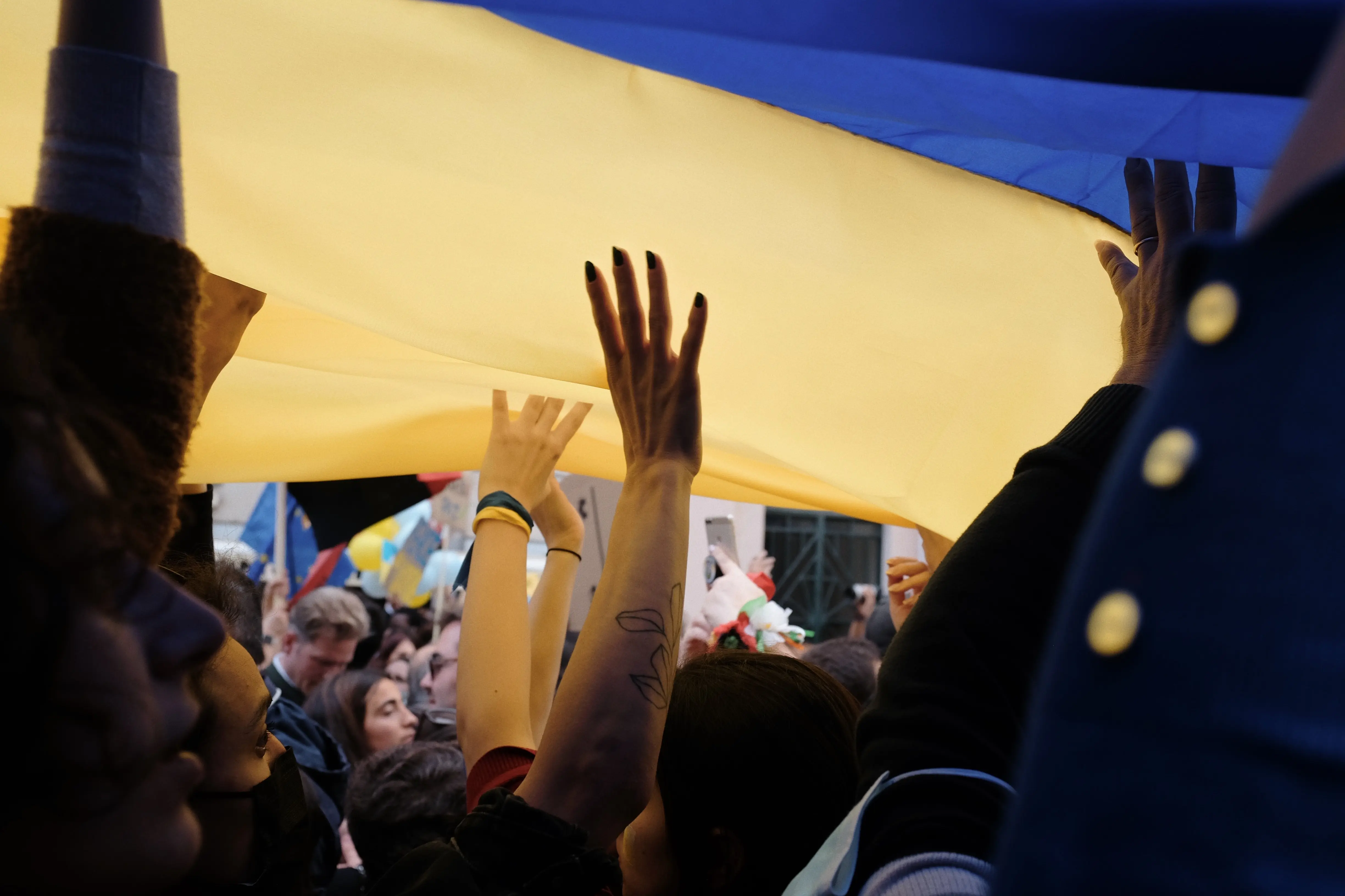 62% украинцев готовы терпеть войну столько, сколько нужно – опрос КМИС