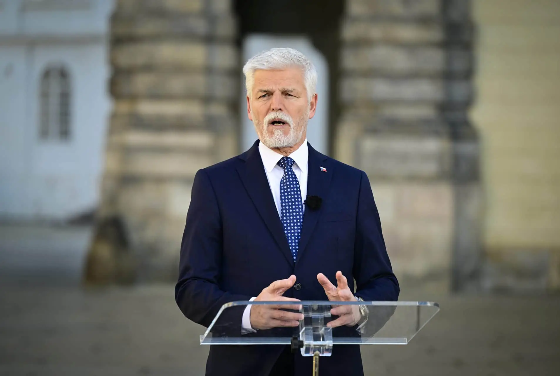 Президент Чехії: НАТО має реагувати військовим шляхом на порушення з боку РФ