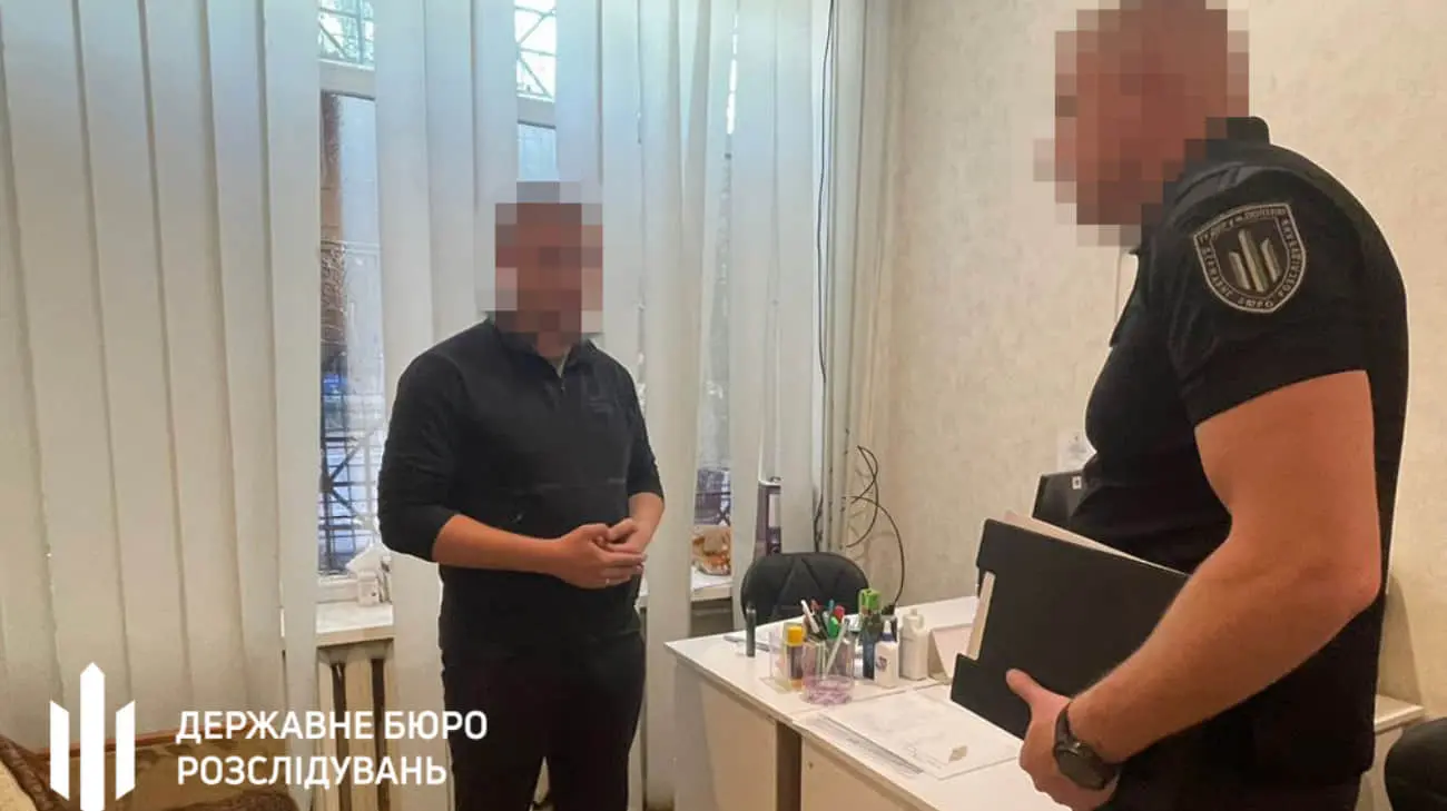Працівник ТЦК в Дніпрі незаконно списав з військового обліку 17 чоловіків – ДБР