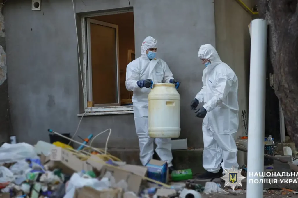 В Одесі молоді дівчата разом з хлопцями облаштували крупну нарколабораторію