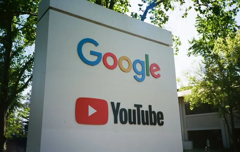 YouTube заблокував в Україні канали підсанкційних Дмитрука та Мосійчука