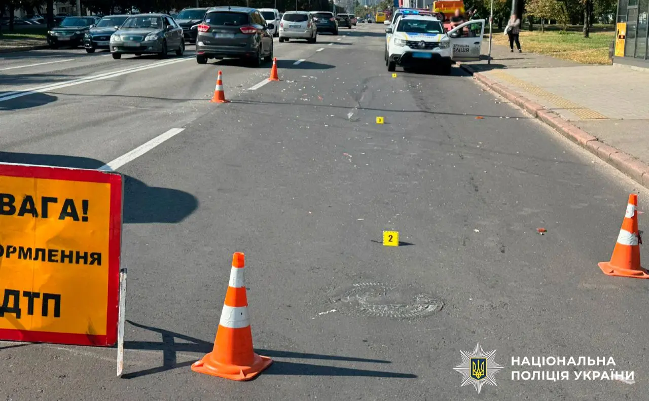У Києві водійка напідпитку наїхала на військовослужбовицю та втекла з місця ДТП
