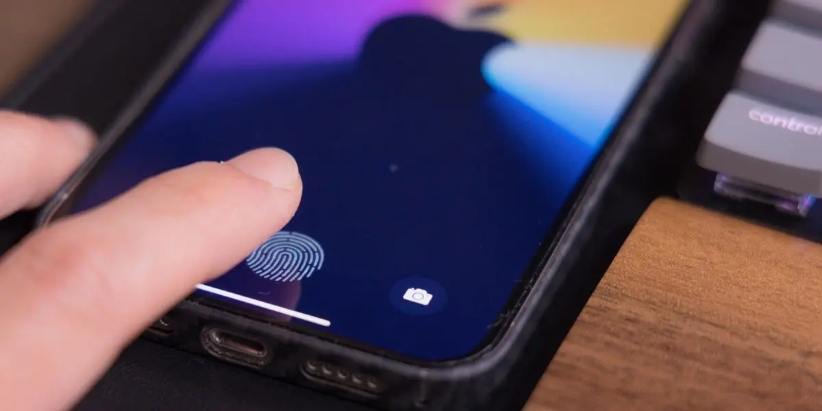 Apple може повернути Touch ID у першому складаному iPhone