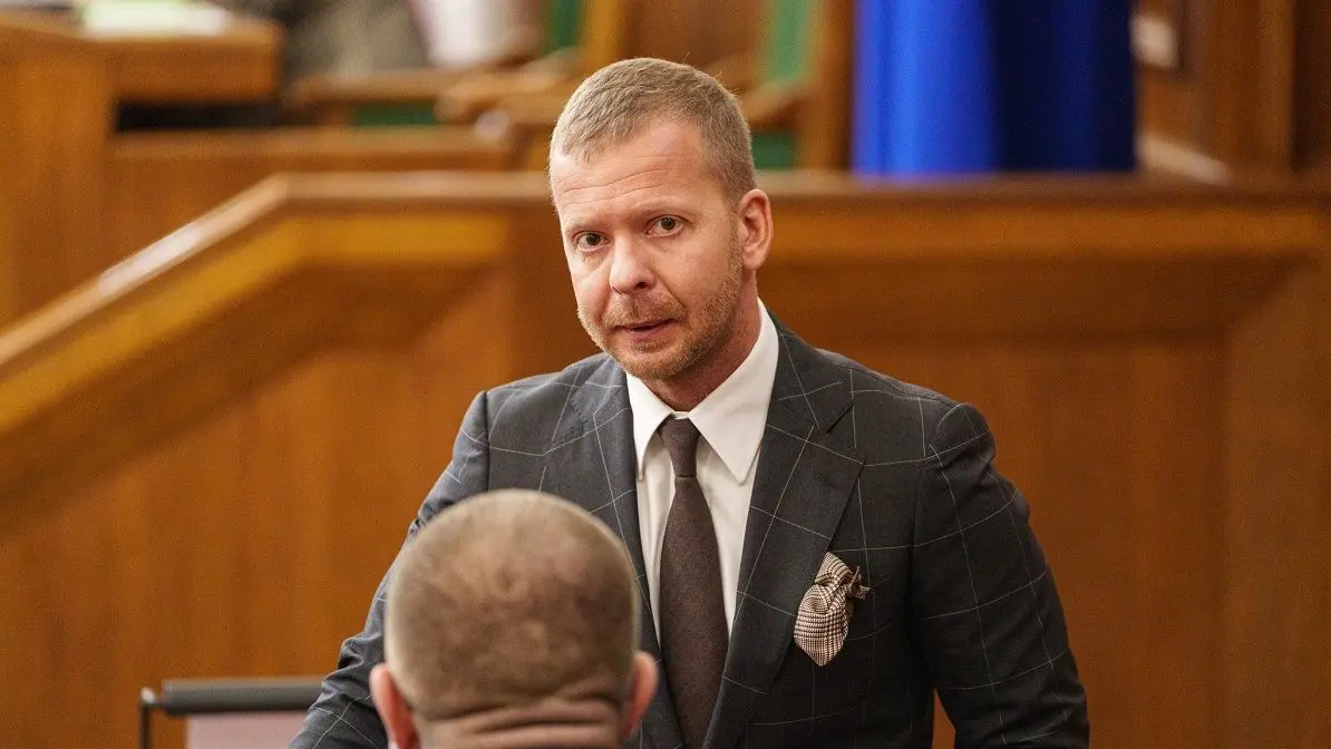 В Литве депутат на заседании Сейма заговорил по-русски и показал непристойный жест – видео
