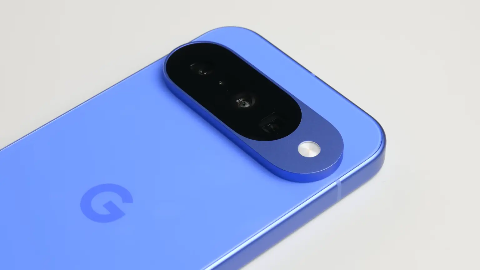 Google Pixel 10 має нову систему батареї «pull jacket»
