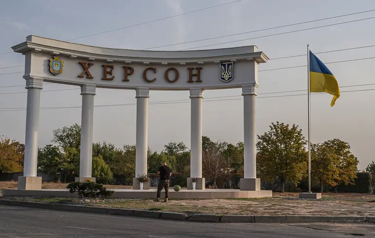 Росія завдала ударів по Херсону: загинув чоловік, п'ятеро людей постраждали