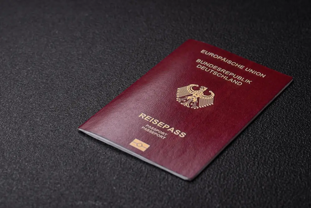Німеччина торік надала громадянство рекордному числу людей