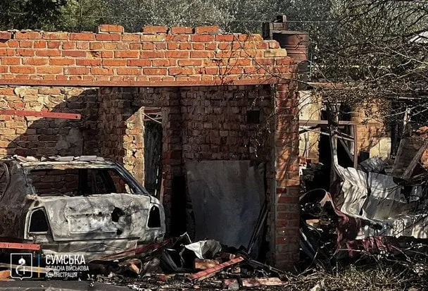 На Сумщині неспокійна ніч: пошкоджено десятки будинків і авто